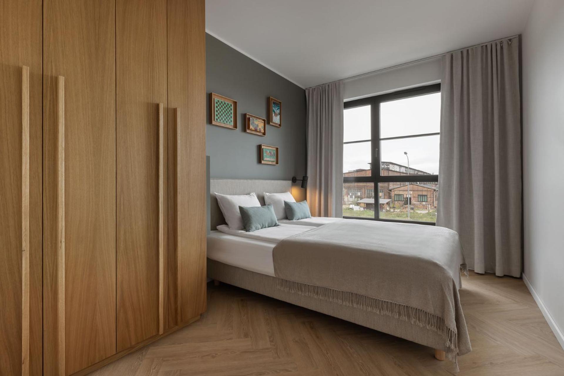 Solidarnosc Three Bedrooms & Garden Apartment Гданск Екстериор снимка
